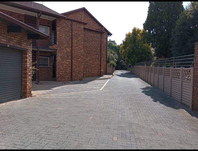 2 BEDROOM TOWNHOUSE FOR SALE IN ALBEMARLE